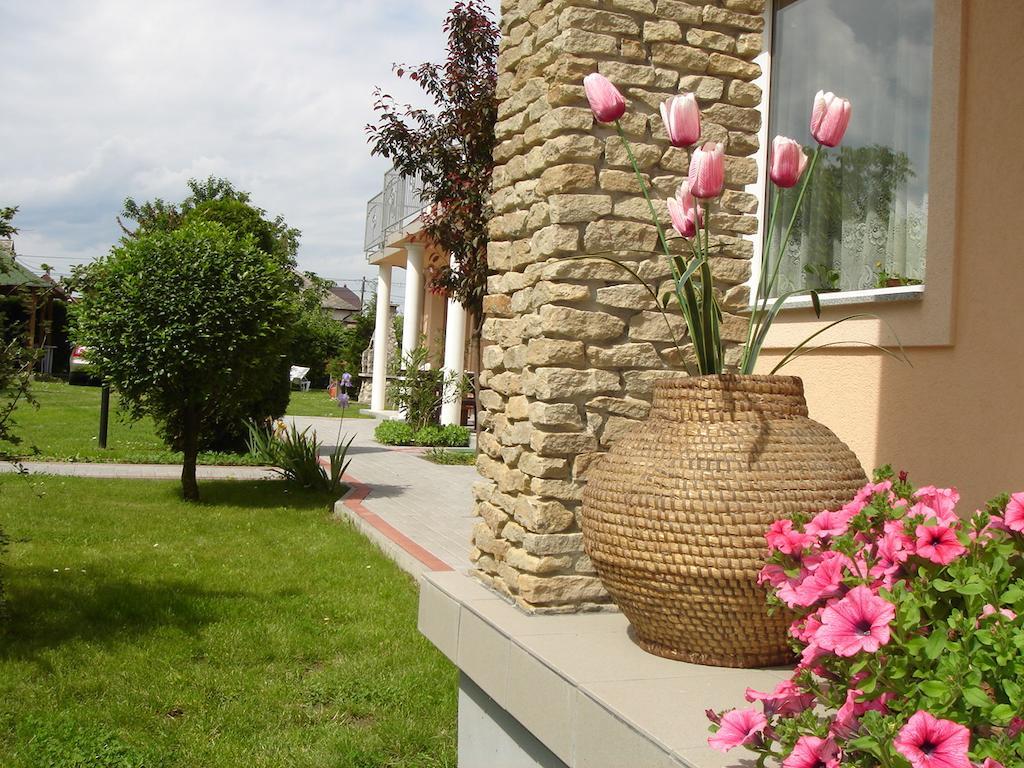 Villa Monika Keszthely Exteriör bild