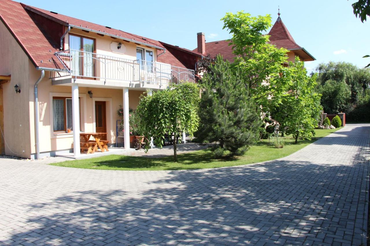 Villa Monika Keszthely Exteriör bild